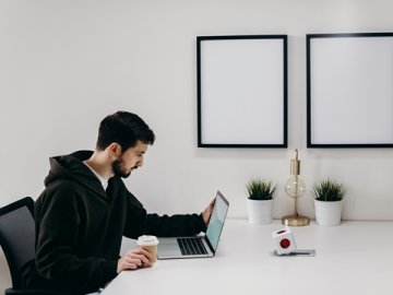 本地與離岸賬戶怎么選？搞懂這些，管好你的錢更輕松