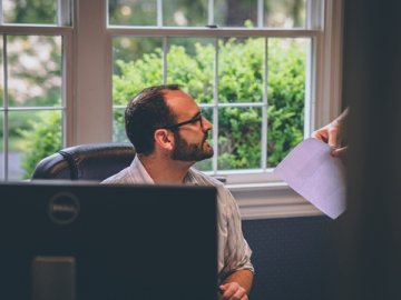 香港貿(mào)易公司揭秘：商機遍地的生態(tài)圈與成功案例