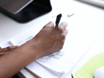 B2B采購發(fā)票是否需要申報英國VAT？