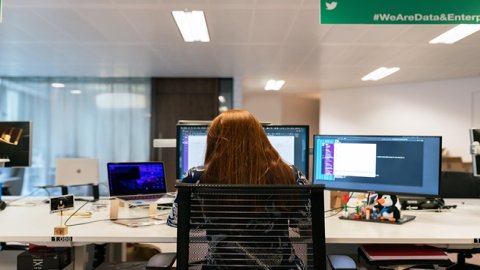 影響跨境電商B2B網(wǎng)站客戶滿意度的關(guān)鍵因素研究