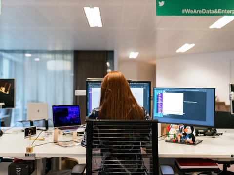 企業(yè)全球化離岸架構(gòu)搭建：香港、新加坡、BVI、開曼合規(guī)與機(jī)遇指南