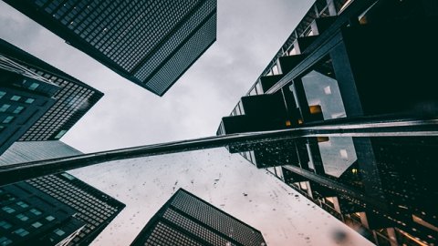 跨境物流：到港提柜派送及拆柜派送